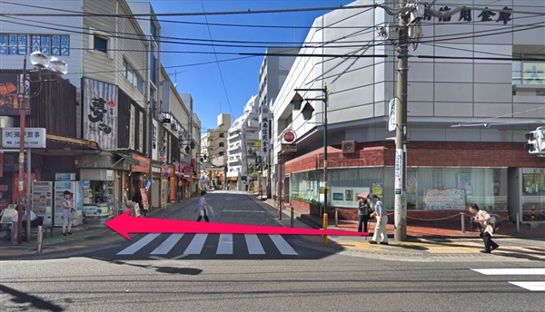 城南信金相武台支店の横の横断歩道